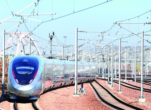 2023年12月8日,济郑高铁全线贯通运营。这是首发列车驶出郑州东站。新华社发